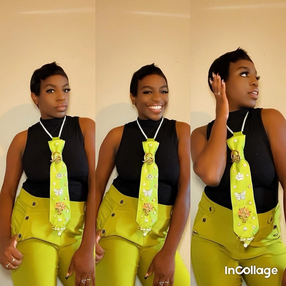 Elegant Green Embellished Tie Necklace